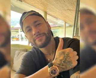Neymar chama atenção após aparecer com relógio de valor astronômico