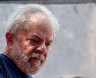 Oposição protocola pedido de impeachment de Lula