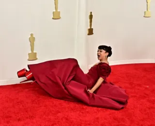Oscar 2024: Atriz Liza Koshy leva tombo no tapete vermelho