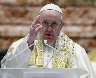 Papa Francisco passa por exames em hospital de Roma