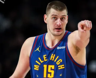 Pela terceira vez, Nikola Jokic conquista MVP e é eleito craque da NBA