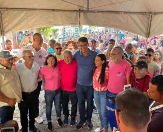 Prefeito retira candidatura e declara apoio a pré-candidata do PT