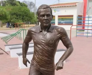 Prefeitura de Juazeiro retira estátua de Daniel Alves
