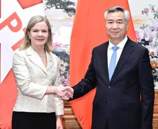Presidente do PT vai à China e ressalta parceria com Partido Comunista