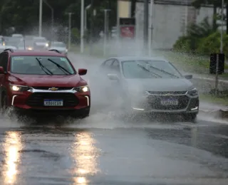 Saiba como minimizar riscos ao dirigir na chuva