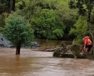 Santa Catarina segue com chuva e previsão de enchente e ventos fortes