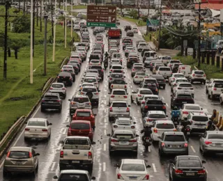 Tempestade complica trânsito em Salvador nesta terça-feira