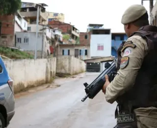 Três pessoas são atingidas por balas perdidas no bairro de Pero Vaz