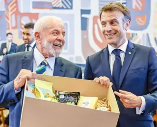 Veja presentes que Lula deu a Macron durante visita ao Brasil