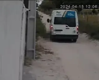 Vídeo: Criança é atropelada por van escolar de prefeitura na Bahia