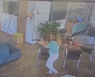 Vídeo: Mulher armada invade casa, mata garimpeiro e deixa padre ferido