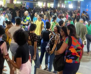 Vídeo: bloqueio na avenida Garibaldi gera confusão na Estação da Lapa
