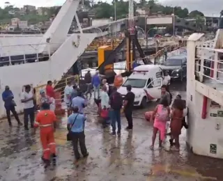 Vídeo: usuários do sistema Ferry Boat fazem protesto nesta sexta