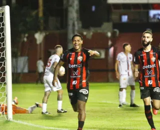 Vitória vence o Atlético no Barradão e fica próximo da semifinal