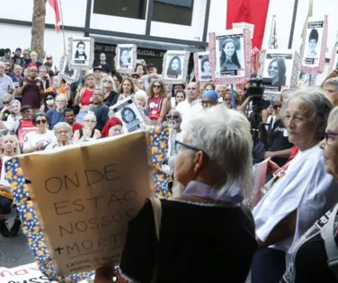 Caminhada em São Paulo lembra golpe militar e faz homenagem às vítimas - Imagem