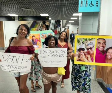 Fãs se reúnem no Aeroporto de Salvador para recepcionar Davi - Imagem