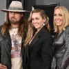 Billy Ray Cyrus confirma que xingou a filha Miley Cyrus: “Vagabund*” - Imagem