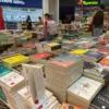Feira faz promoção de livros por R$ 15 em Salvador - Imagem
