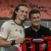 Vitória homenageia David Luiz em retorno do 'cria da toca' ao Barradão - Imagem