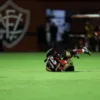 Vitória sofre gol no final, perde para o Flamengo e segue no Z-4 da Série A - Imagem