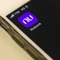 Nubank é detonada por deixar milhões de pessoas sem acesso ao salário imagem