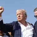 Jair Bolsonaro faz manifestação após tiros em comício de Trump imagem