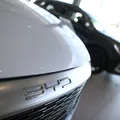 BYD reduz preços de carros elétricos em até 34%; entenda o cenário imagem
