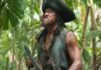 Ator de Piratas do Caribe morre após ser atacado por tubarão no Havaí