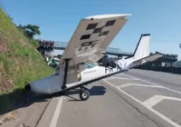 Avião faz pouso forçado em rodovia e deixa feridos em São Paulo