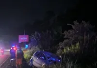 Mulher morre após batida entre carro e moto na BR-415