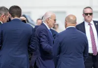 Biden testa positivo para covid-19 em meio a disputa política nos EUA