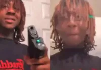 Cenas fortes: Rapper de 17 anos morre ao brincar com arma durante live