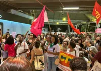 Centenas protestam contra 'PL do aborto' na Lapa: 'Ser mulher é crime'