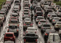 Chuva causa transtornos em trânsito de Salvador nesta manhã