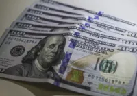 Dólar fecha em forte queda pressionado por política tarifária de Trump imagem