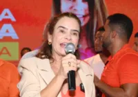 Drª Joanira reafirma compromisso com profissionais da Educação de Una