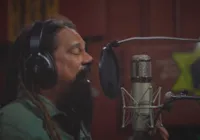 Duda, ex-Diamba, celebra o reggae com clipe gravado na Jamaica