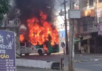 Dupla é presa suspeita de atear afogo em ônibus em Salvador