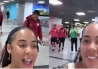 Elenco do Vitória vira alvo de influencer no aeroporto após derrota