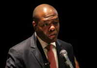 Em feira da diversidade, ministro diz que quer país sem “medo de amar"