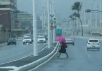 Em poucas horas, chuva já causa transtornos em Salvador