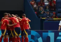 Espanha sofre mas vence Uzbequistão no futebol masculino de Paris-2024