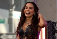 Fã diz que Anitta vai superar fama de Jesus Cristo e cantora repreende