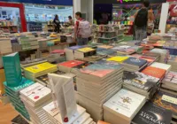 Feira faz promoção de livros por R$ 15 em Salvador