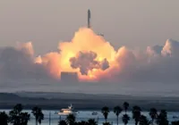 Foguete da Space X explode durante missão