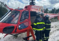 Helicóptero dos Bombeiros faz resgate 'cinematográfico' na Bahia; veja