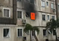 Homem é detido após agredir e colocar fogo no apartamento da mulher