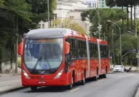 Homem é morto dentro de ônibus após defender vítimas de homofobia