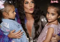 Ivete surpreende e "tieta" filhas no shopping