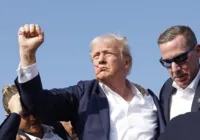 Jair Bolsonaro faz manifestação após tiros em comício de Trump imagem